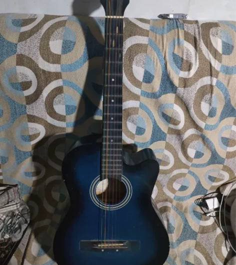 【给钱就出】原价899多的几乎全新吉他便宜...