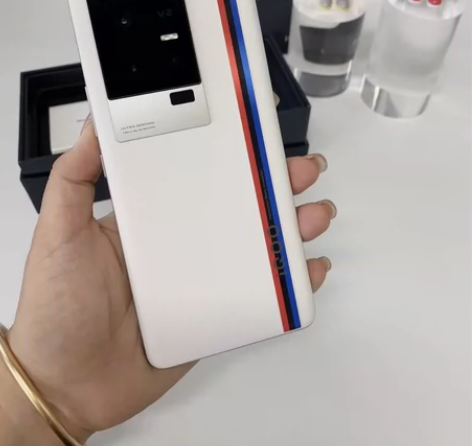 99新vivo iqoo11 搭载 骁龙8...