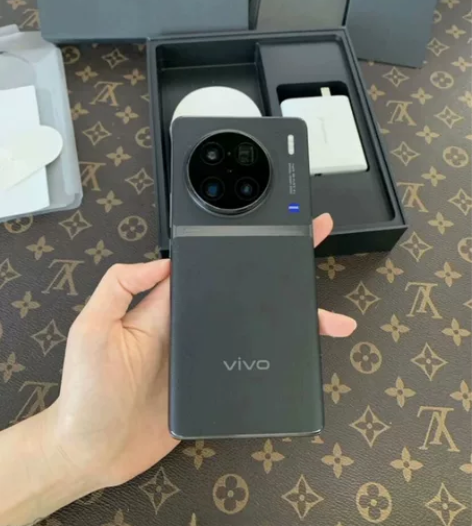 vivo x90 8+256G三网通 屏幕...