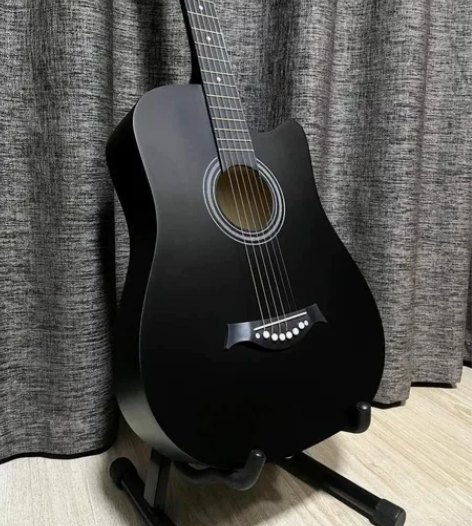 原价一千多多买的。自己很喜欢吉他一时兴起买...