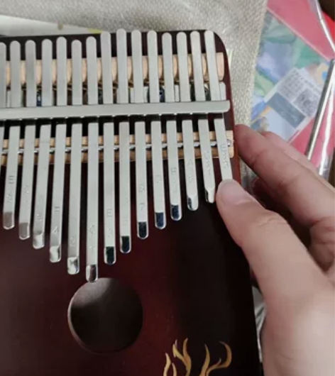 出闲置拇指琴卡林巴琴 以前朋友送的，没有购...
