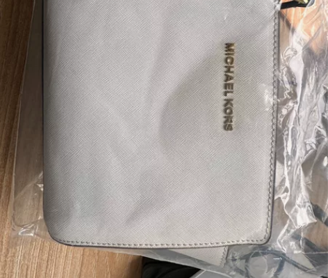 MK白色斜挎包gf 年底大扫除，出一些不用...