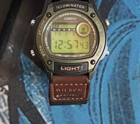 卡西欧森林人w-94h 镭射屏黑夜发光屏抬...