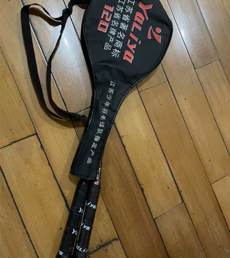 yaliya亚力亚羽毛球拍，全新，就是摆了...