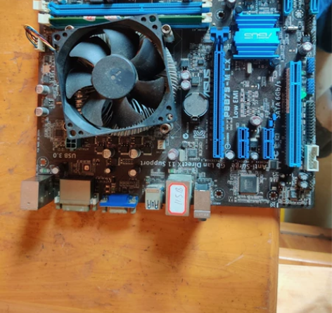 华硕B7主板一块，功能都好 感兴趣的话点“...