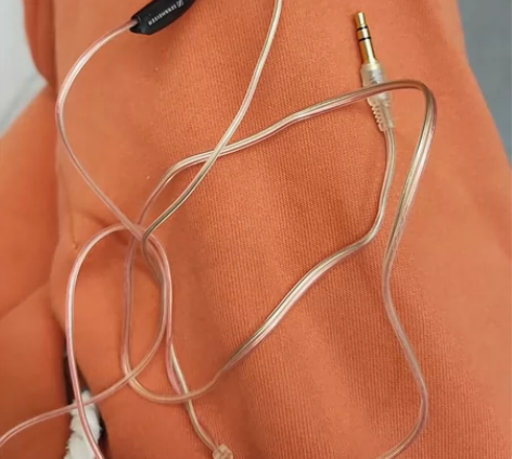 老森海塞尔平头耳机，声音正常，非常好听。原...