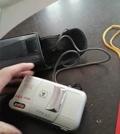 胶卷台弯品牌雅丽嘉全自动相机，功能完好使用...