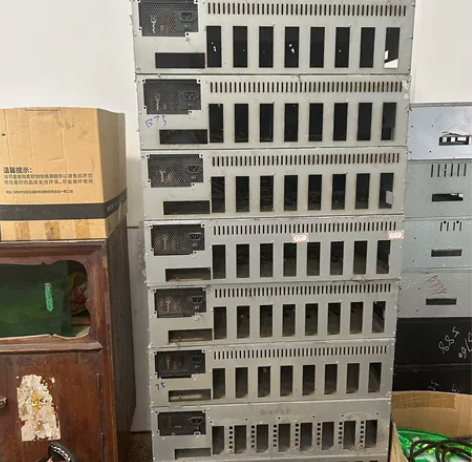 出B85显卡机机箱，4个静音风扇，2000...