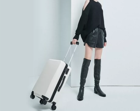 网易严选20寸行李箱 复古红实物图