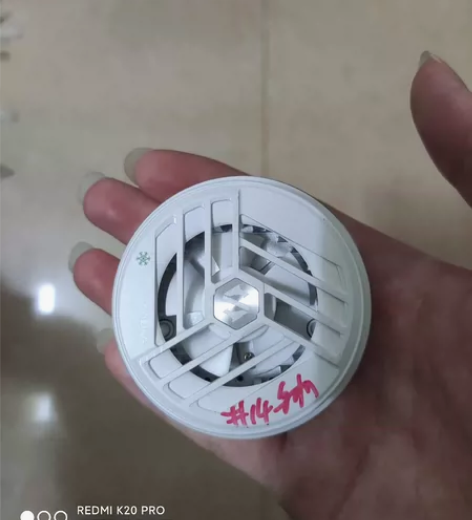 黑鲨散热背夹配件 风扇 全新的黑鲨散热背夹...