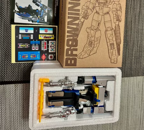 变形金刚 KO 勃朗宁。2张贴纸未贴，子弹...