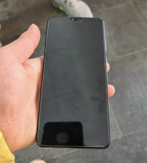 ?出台自用华为Mate30.    8+1...