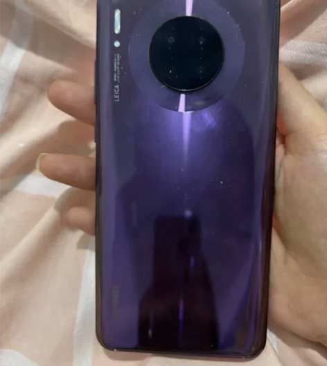 出自用华为mate30 紫色8+256g，...