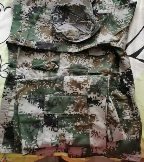 军迷喜欢的97式丛林迷彩作训服。尺码有17...