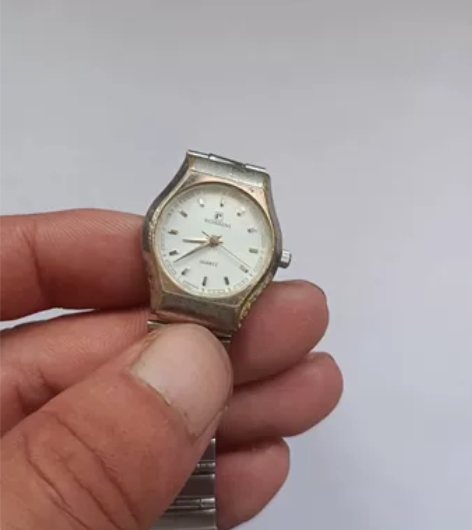 老款罗西尼女士手表走时正常的，品相一般具体...