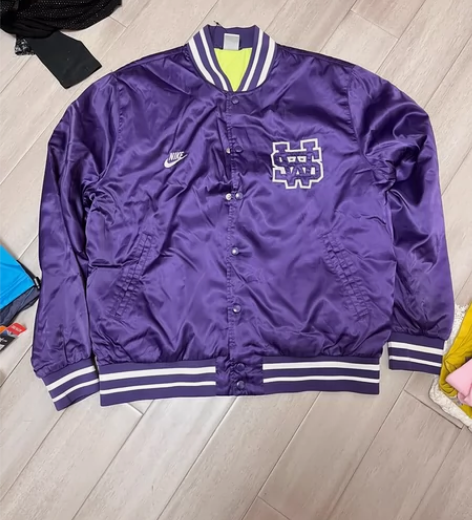 棒球服，卡其配米白，长期闲置棒球服，同本人...