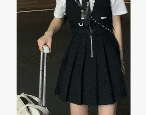 財哥不熬夜 黑色减龄背带裙女夏装2022新...