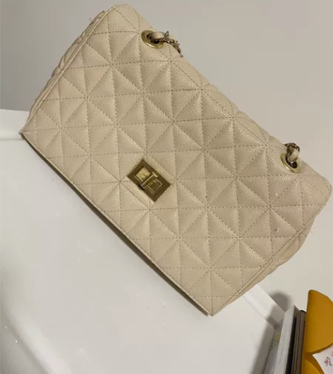 热风小羊皮包，单肩斜挎，专柜买的，买的时候...