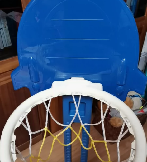 儿童篮球架，篮球足球都可以玩 感兴趣的话点...