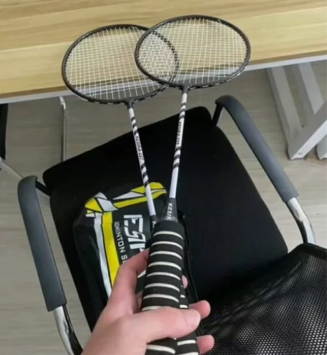 包邮出 200多买的耐打羽毛球拍，。一直放...