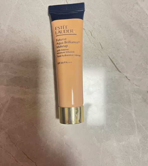 出Estée Lauder 雅诗兰黛的粉底...