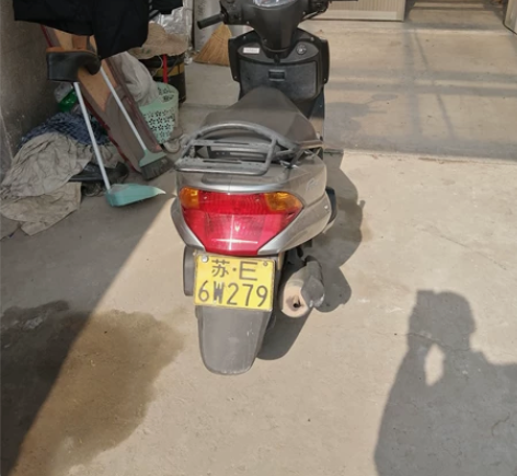 雅马哈巧格踏板车一辆,100机器,非常省油...