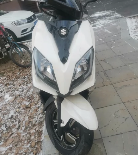 铃木UY125摩托车    必须过户！无任...