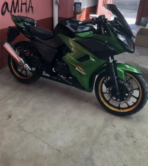 闲置一台川崎绿大S款跑车，六角排气声浪澎湃...