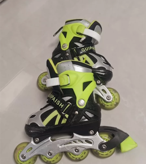 溜冰鞋男童轮滑鞋儿童全套装男孩滑轮鞋旱冰滑...