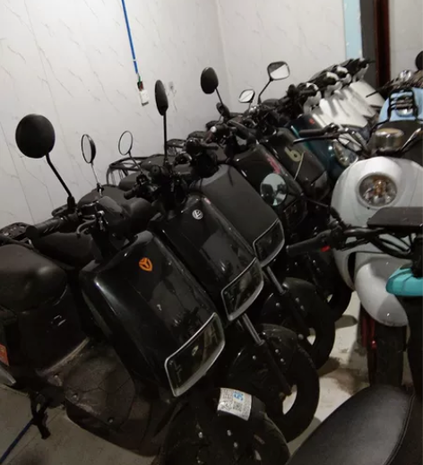 外卖专业车出租，空车50块一个月自己租电瓶...