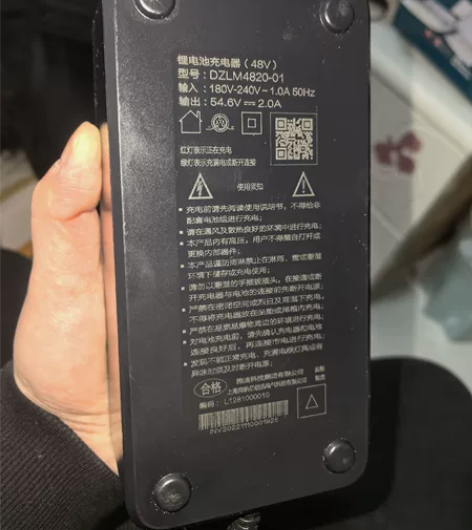 年前1月份在垡头雅迪专卖店新买的正品充电器...