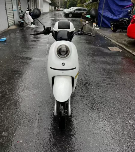 雅迪新国标电动车，颜值担当，品牌车子，好用...