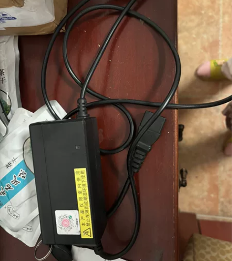 原装雅迪电动车充电器48V12Ah九成新品...