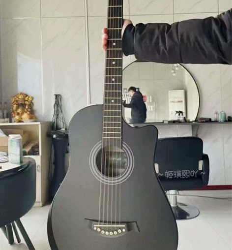 原价近两千的几乎全新吉他便宜出了，虽然很喜...