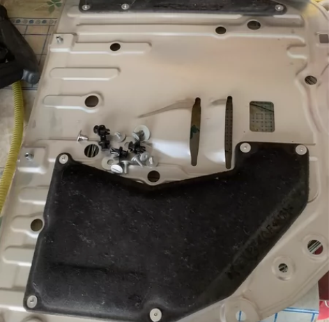 型格发动机铝护板 新车拆下来的，原车发动机...