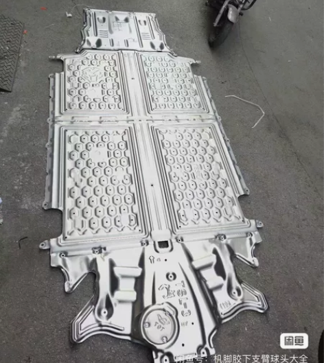 各种车型的发动机护板，材质不同价格不同，需...