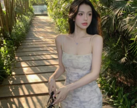 纯欲性感辣妹开叉吊带连衣裙女夏季新款无袖修...