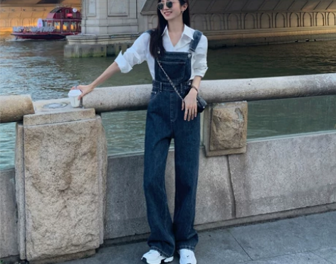 低价甩复古高腰牛仔裤女阔腿背带裤2023新...