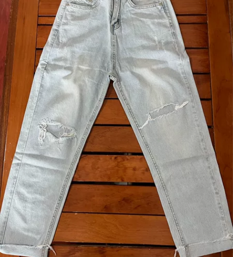 高端破洞牛仔裤便宜出S码 感兴趣的话点“我...
