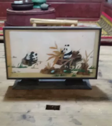 80年代工艺品摆件，泡沫画，完整，品相如图...