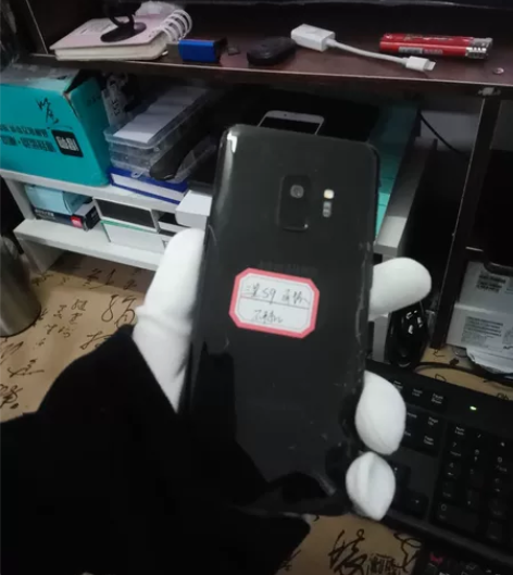 三星s9不能开机，充电有震动还会出现一闪的...