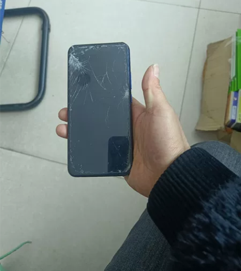 vivo Y3s，4+64，屏幕内爆，手机...