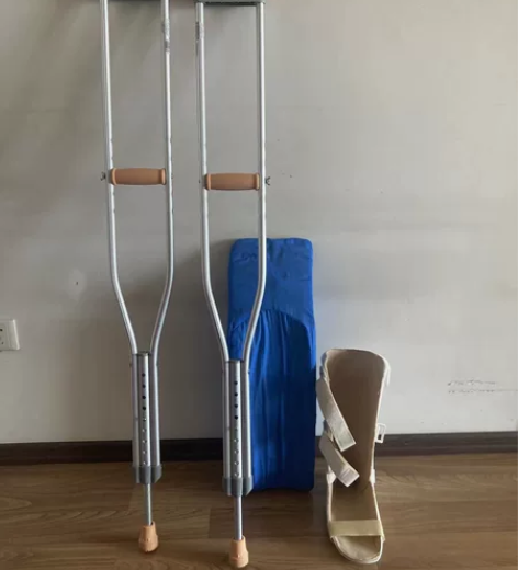 成人拐+脚腕护具+脚垫 愿大家都不要摔跤[...