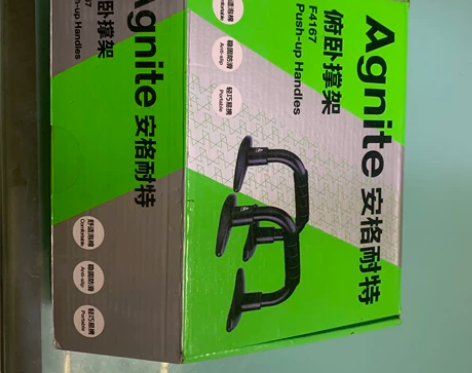 俯卧撑架当初为了练臂力买的，好长时间不练了...