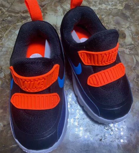 全新NIKE童鞋 尺码6c 朋友送的，穿厚...