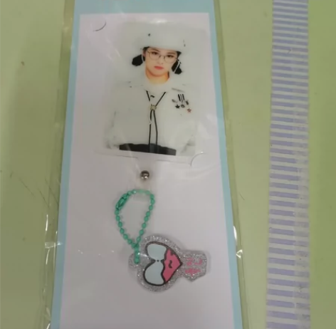 itzy fm周边，申留真手机挂绳 感兴趣...