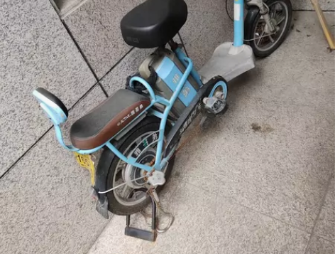 二手雅哥弟电动自行车，36v锂电，电瓶7斤...