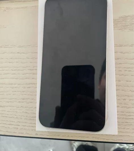 出自用iPhone13 白色 128G 9...