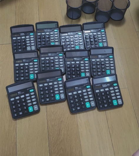 几乎全新的计算器，买的时候12元一个，后来...