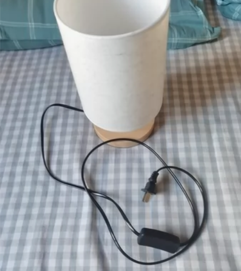 本人出手一个闲置的亚麻色床头灯（包括LED...